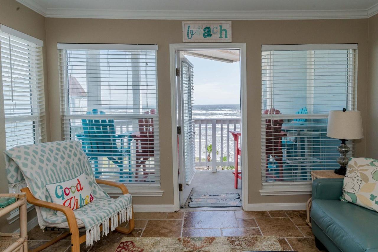 Apartment Steps To Pool And Beachamazing Views From Two Balconies *